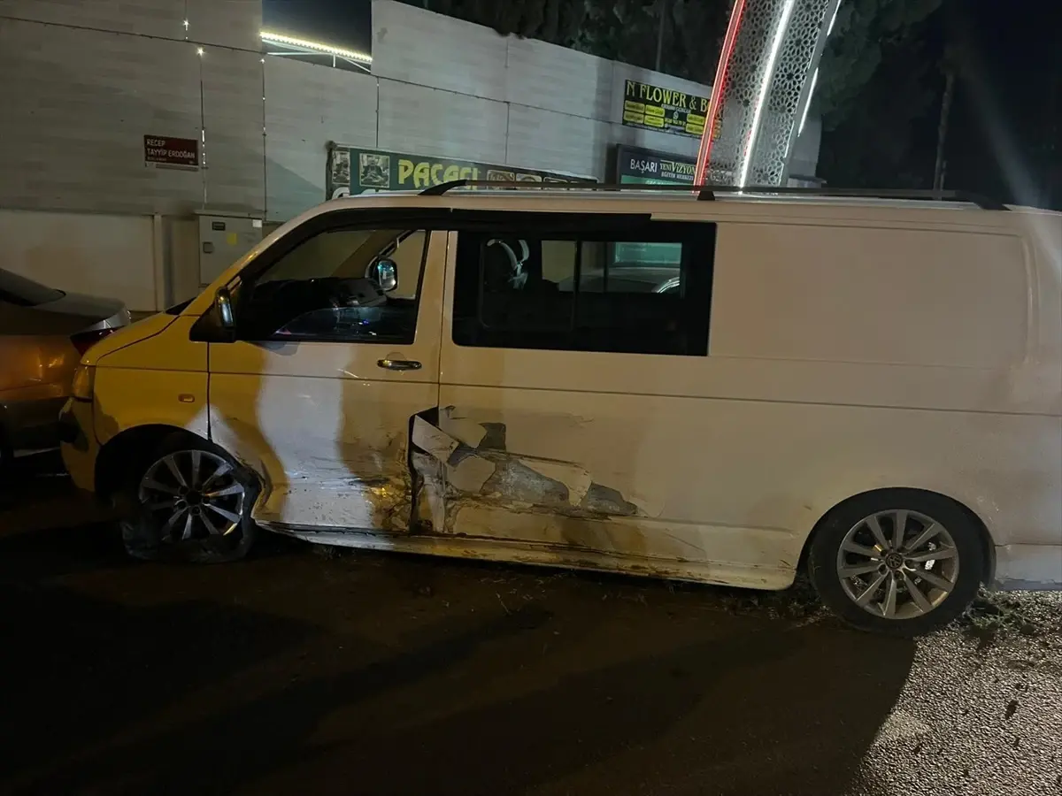 hatayda duzensiz gocmen tasiyan arac kaza yapti XRG3XwF1