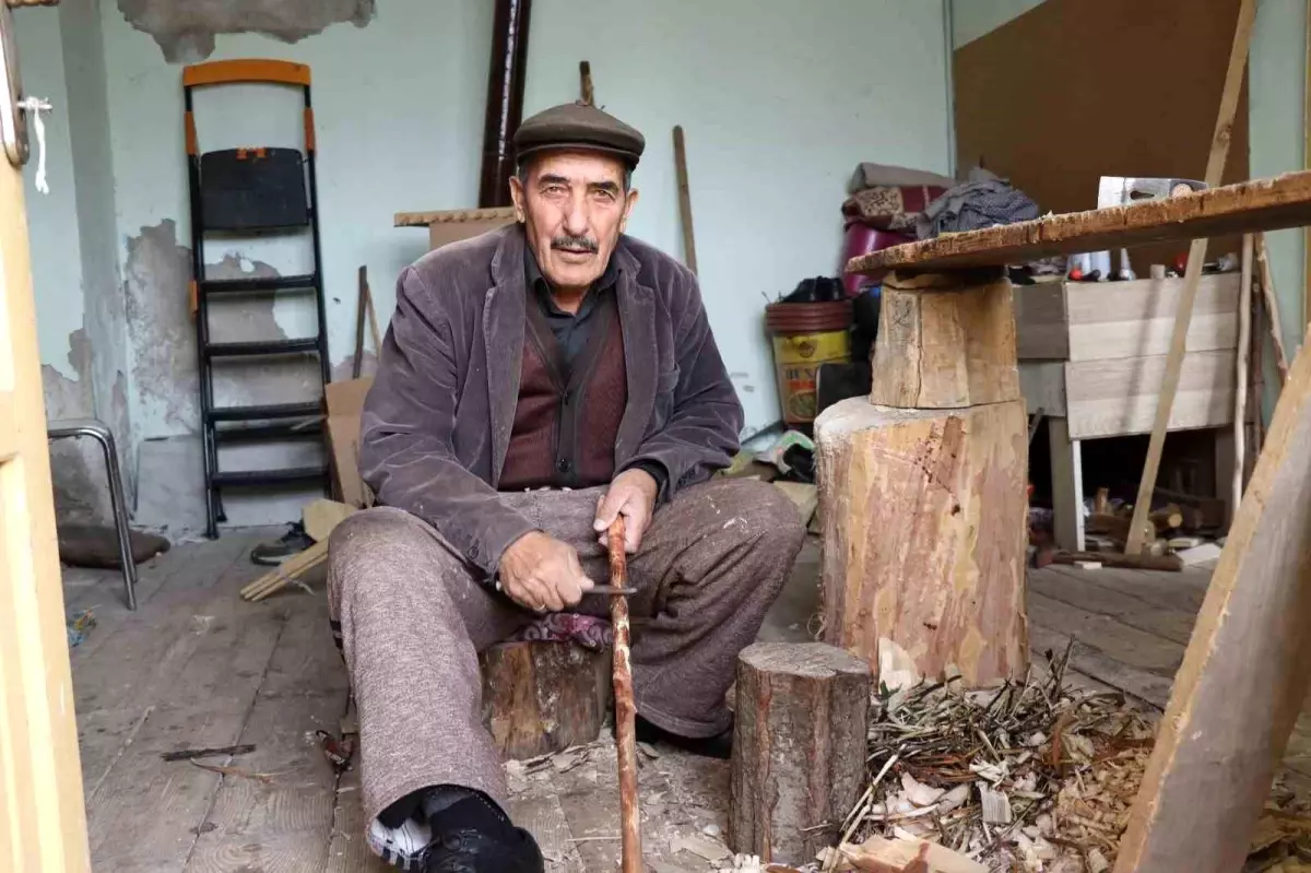 79 yasindaki adamin tahta ile hayat mucadelesi kaUBSAiA.jpg