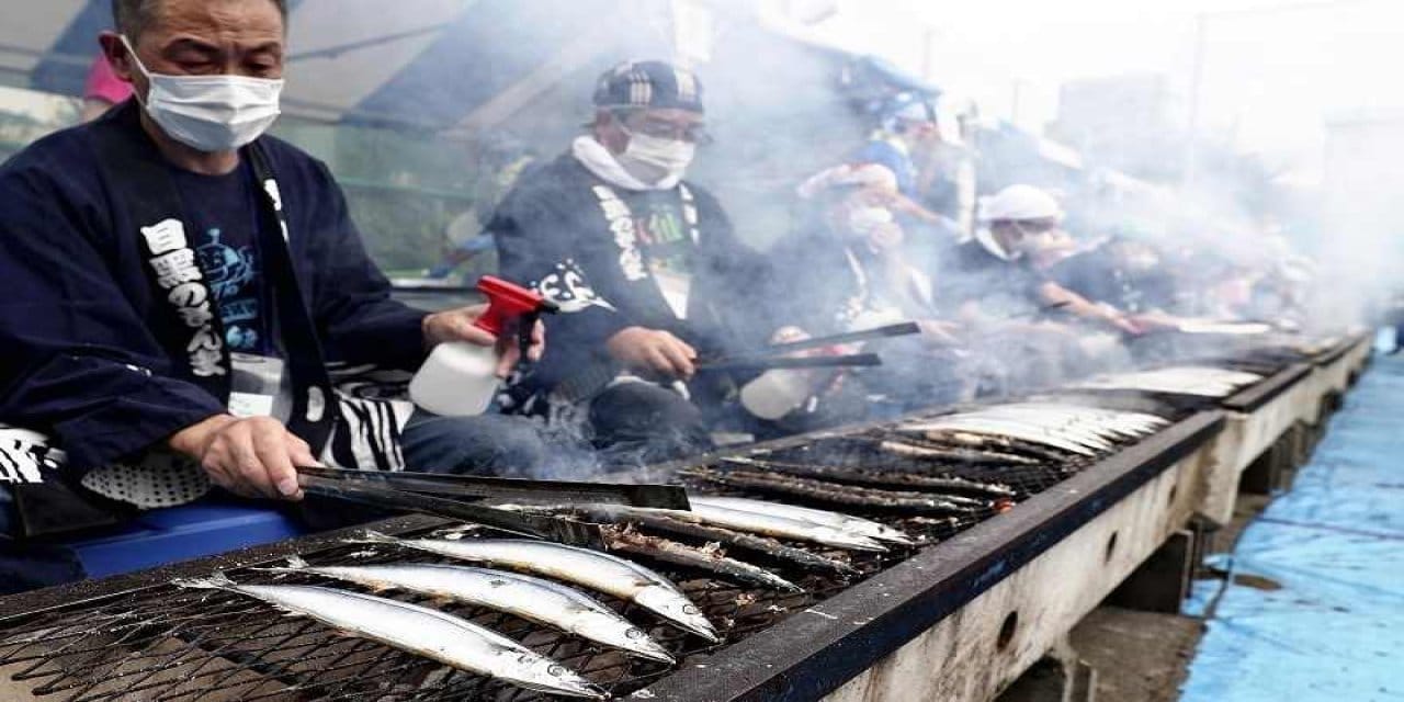 av iyi gecti balikcilar halka bedava dagitti m2bRlJPk.jpg