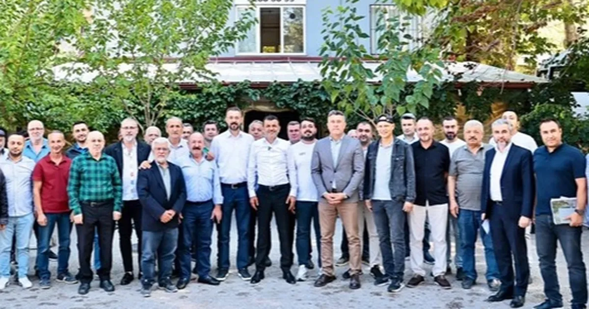 baskan cavusoglu minibus soforleriyle bulustu qMIcu15s