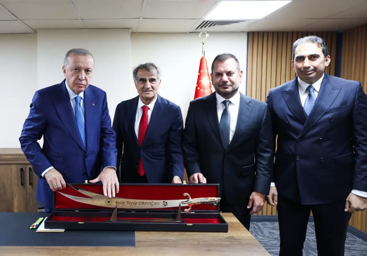 trabzonspor baskani ve efsane isimler cumhurbaskani erdogan ile bulustu scqtUfWC.jpg