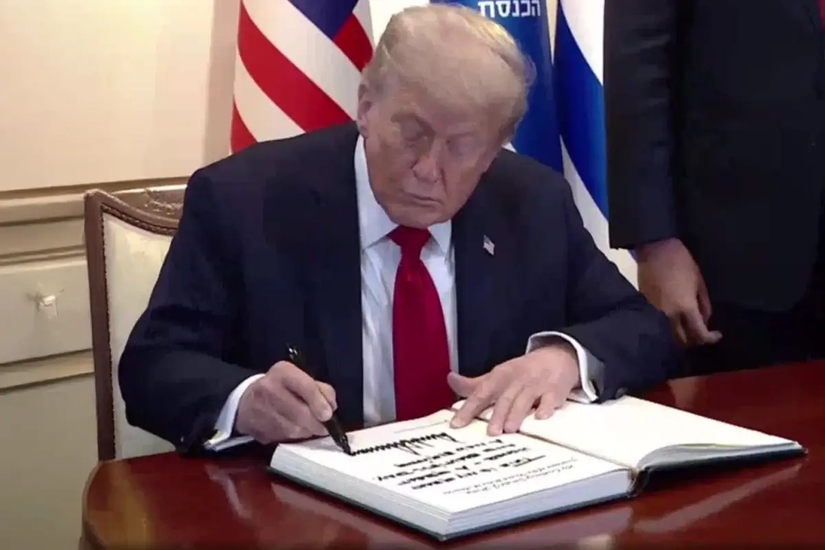 trump israil meclisinde deftere bu yeni bir baslangic notunu dustu HuiMbyck.jpg