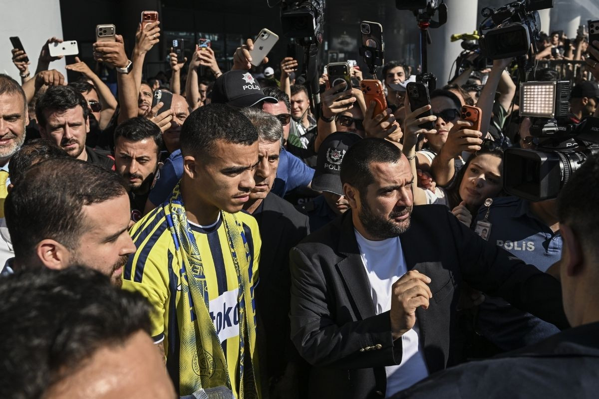 Fenerbahçe’nin yeni transferi Mason Greenwood’a coşkulu karşılama Img