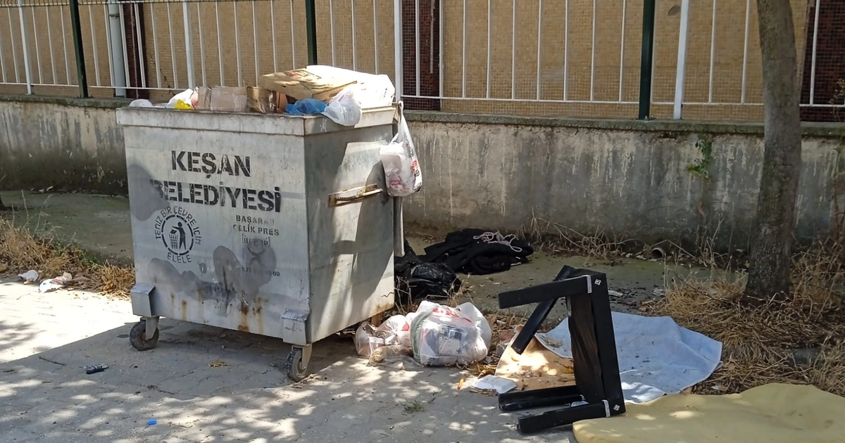 Keşan’da vatandaşlardan ot ve çöp isyanı Img