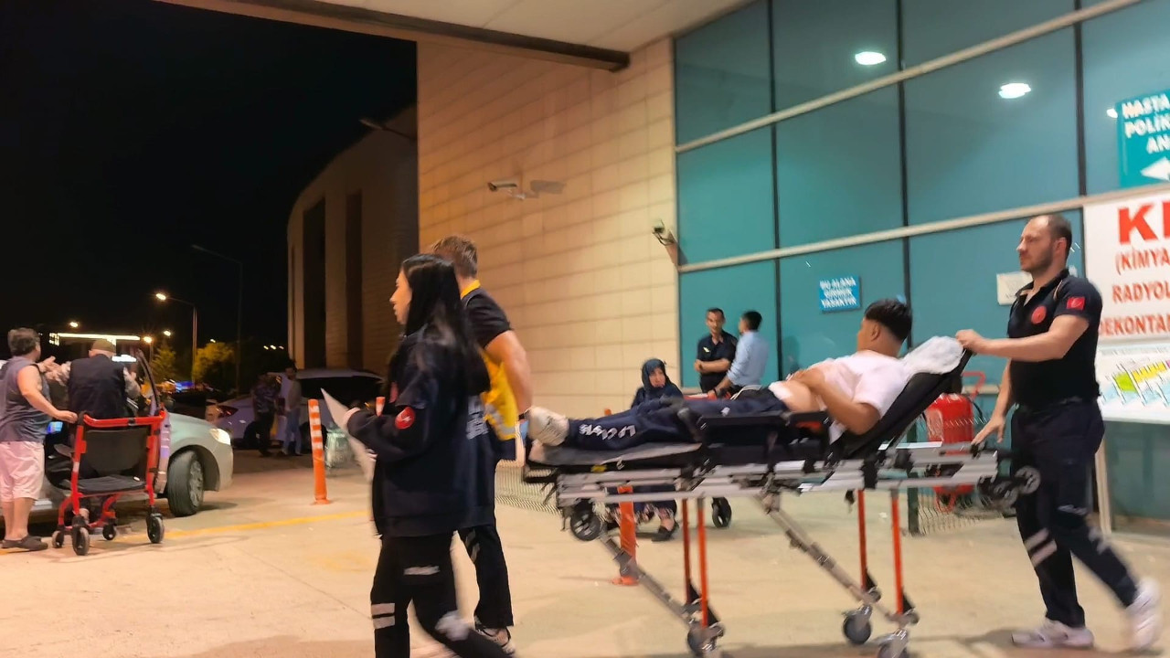 İki arkadaşın bıçaklı kavgası kanlı bitti: 1’i ağır 2 yaralı Img